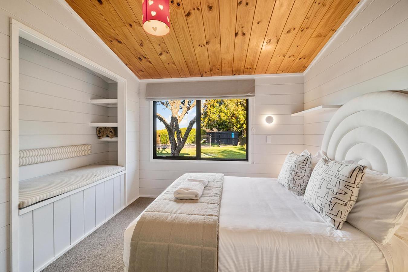Mountviews Lodge Taupo Bagian luar foto
