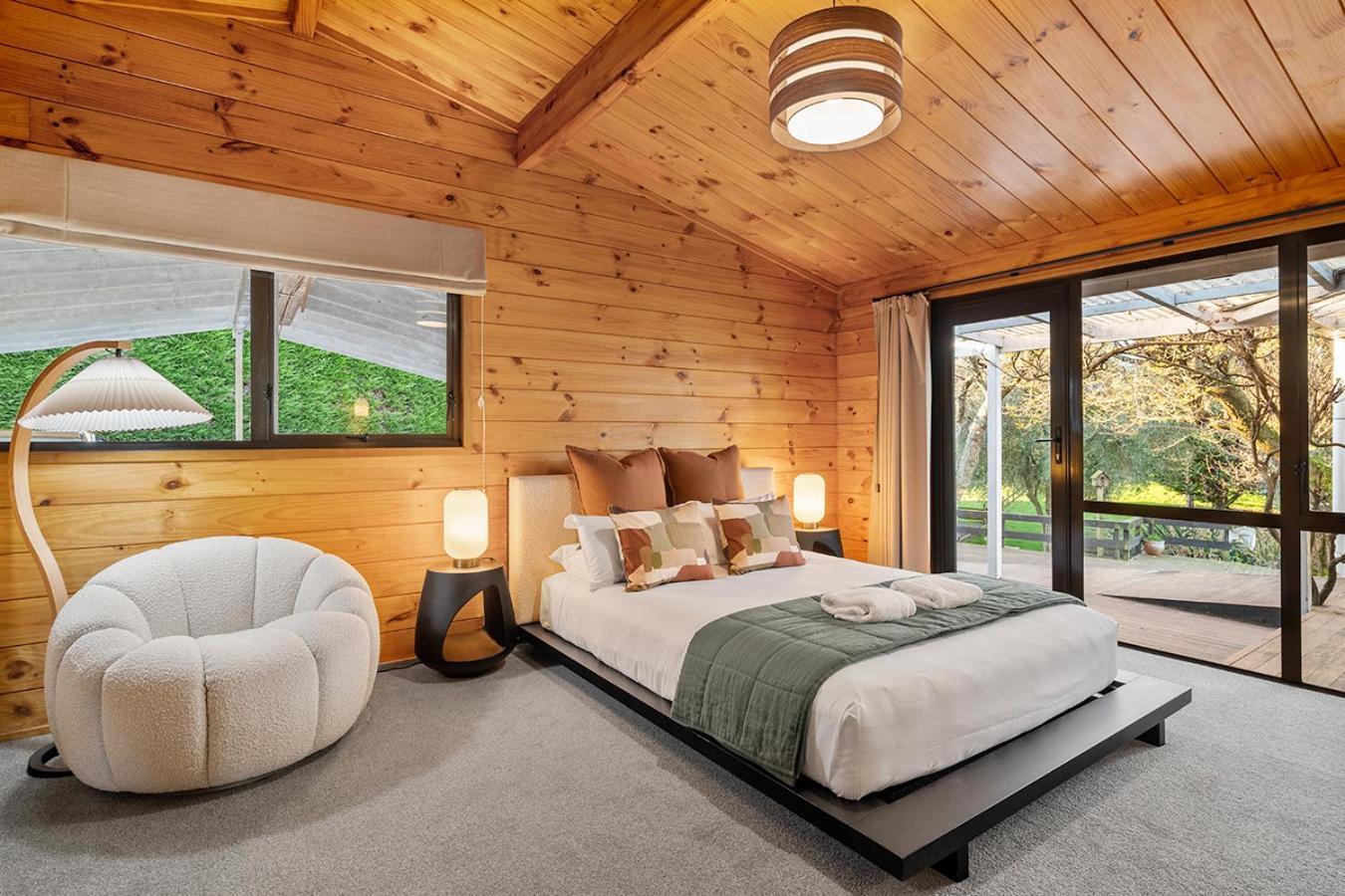 Mountviews Lodge Taupo Bagian luar foto