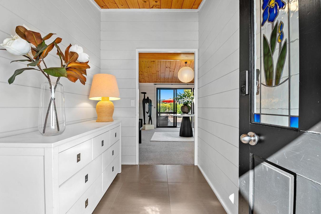Mountviews Lodge Taupo Bagian luar foto