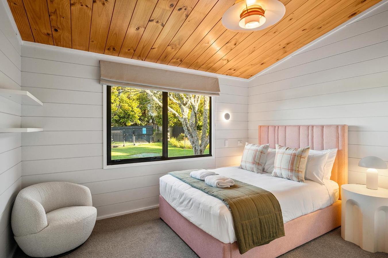 Mountviews Lodge Taupo Bagian luar foto