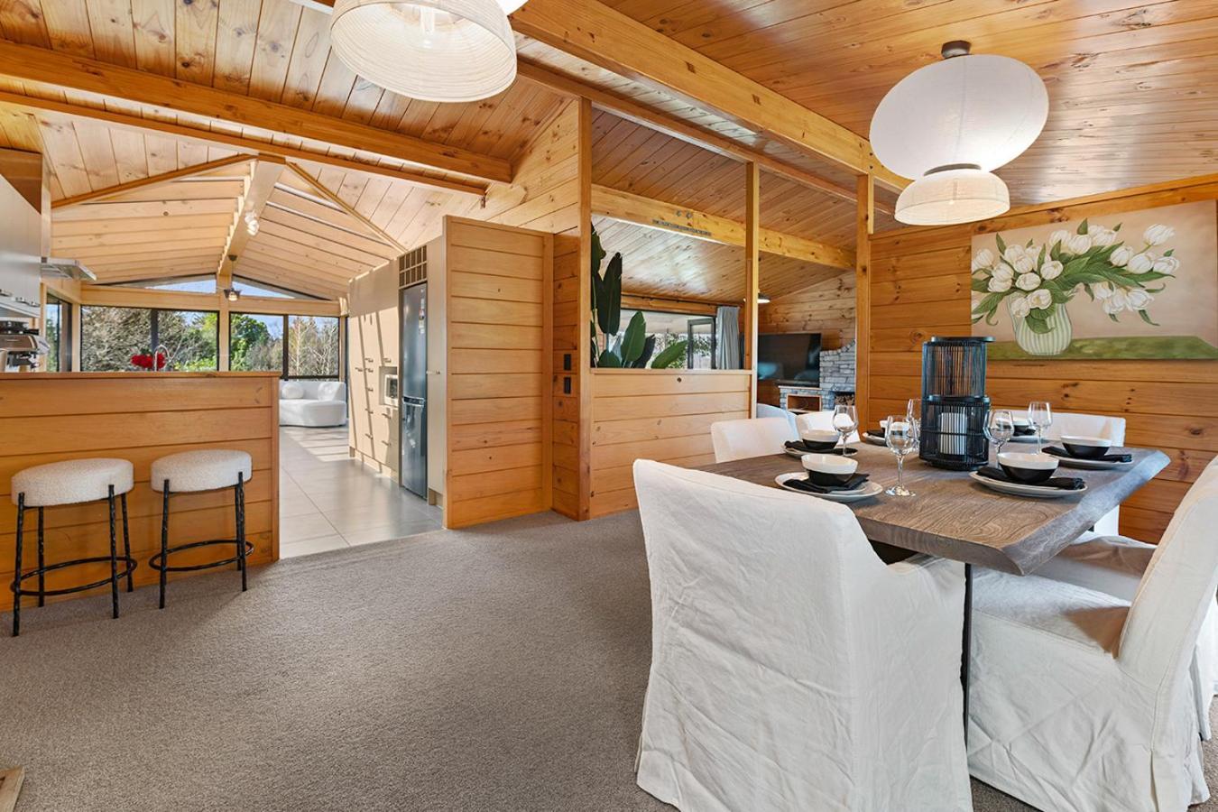 Mountviews Lodge Taupo Bagian luar foto
