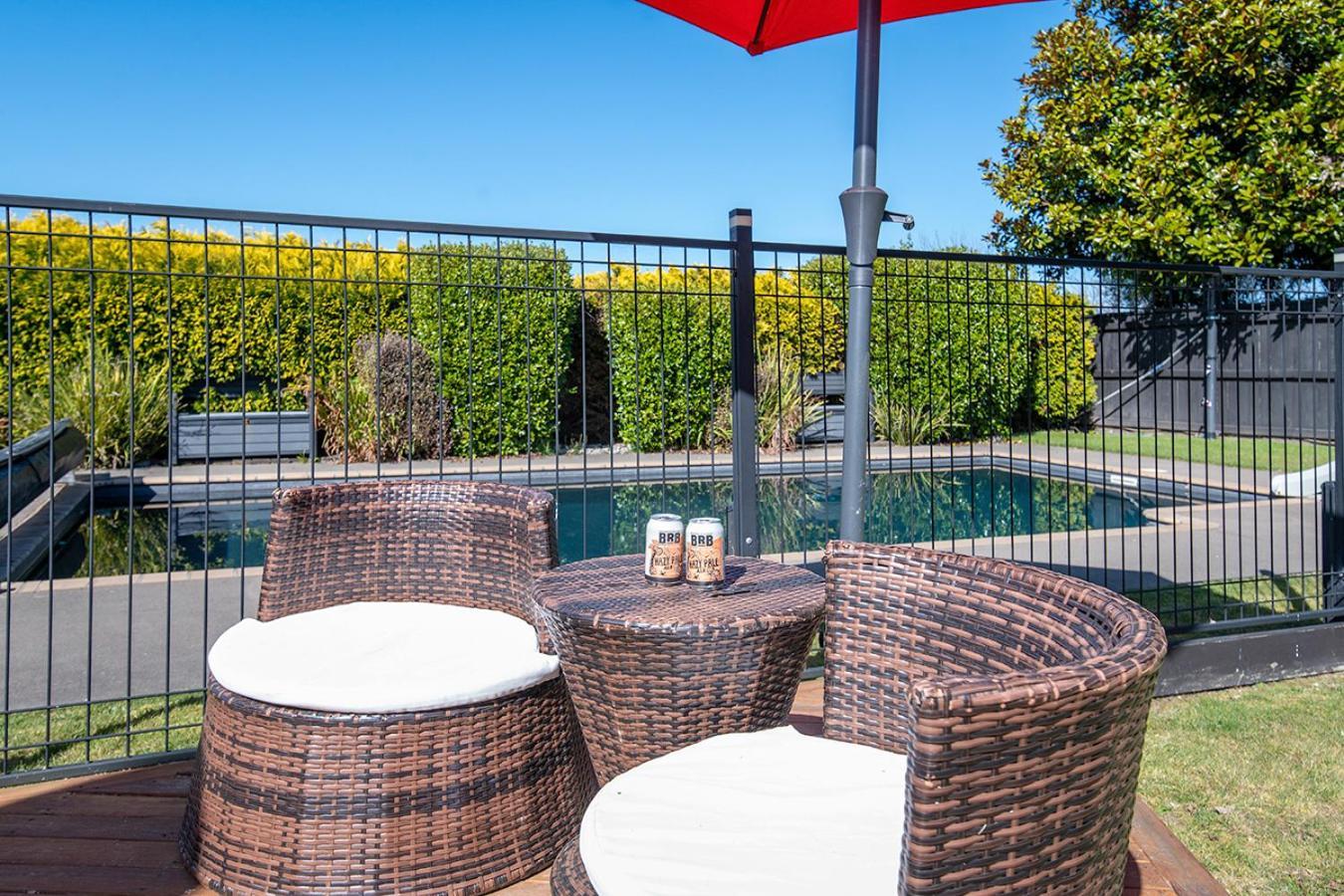 Mountviews Lodge Taupo Bagian luar foto