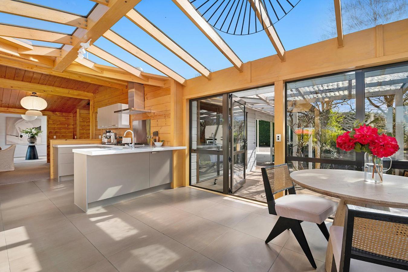 Mountviews Lodge Taupo Bagian luar foto