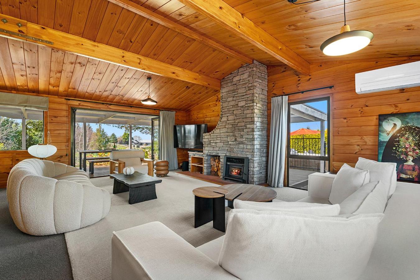 Mountviews Lodge Taupo Bagian luar foto