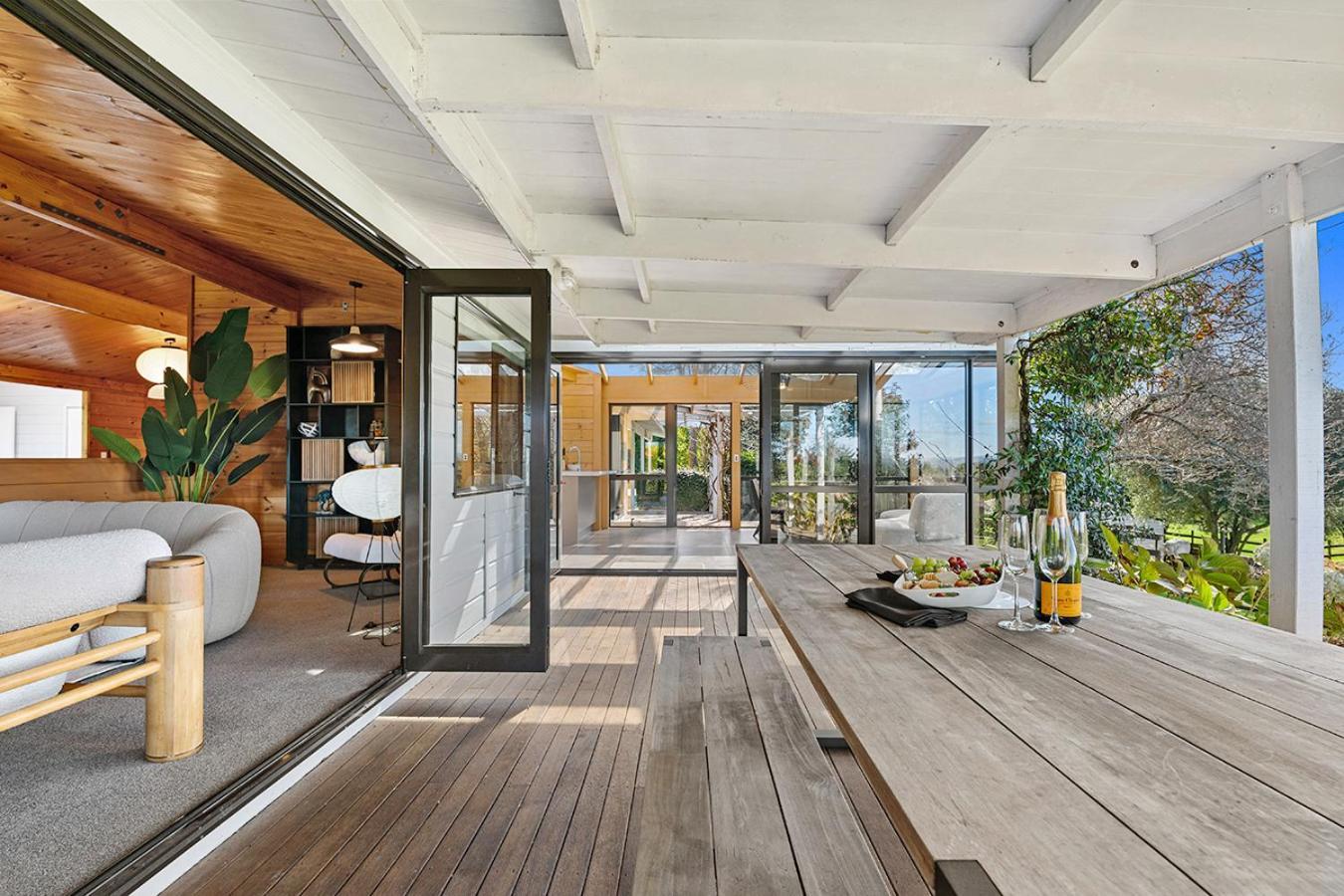 Mountviews Lodge Taupo Bagian luar foto